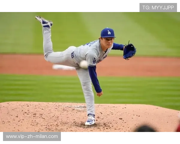 山本由伸累到举不起MVP奖杯！Kiké默默帮忙球迷：感动到哭，感动到哭的成语